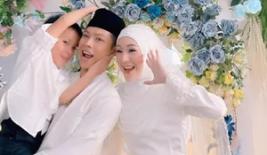 Telah Menjadi Single Mom Selama 2 Tahun, Ternyata Begini Pertemuan Larissa Chou dengan Ikram Rosadi