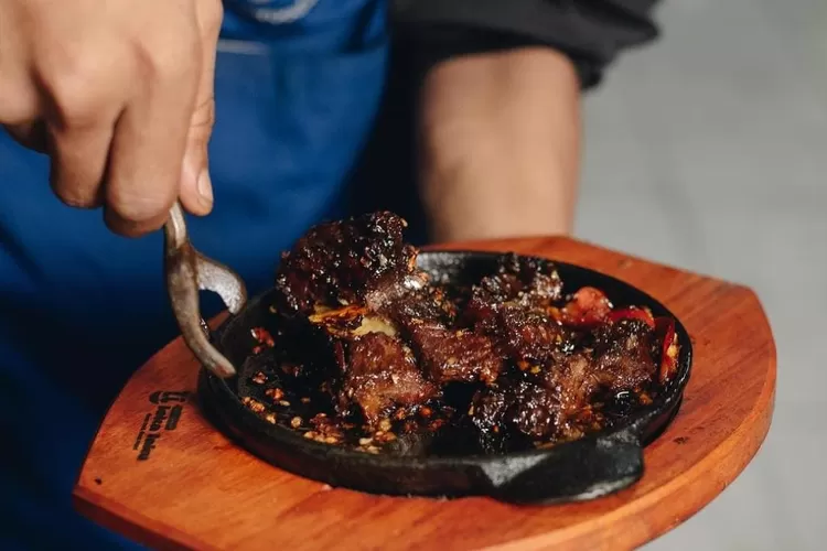 Rekomendasi kuliner iga bakar di Bogor terlaris bikin nagih daging empuk. (Instagram/igabakarlokalaku)