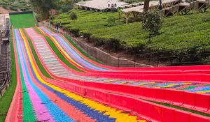 Rekomendasi Rainbow Slide Dekat Depok yang lagi Viral, Sensasi Berseluncur dari Ketinggan, berani!