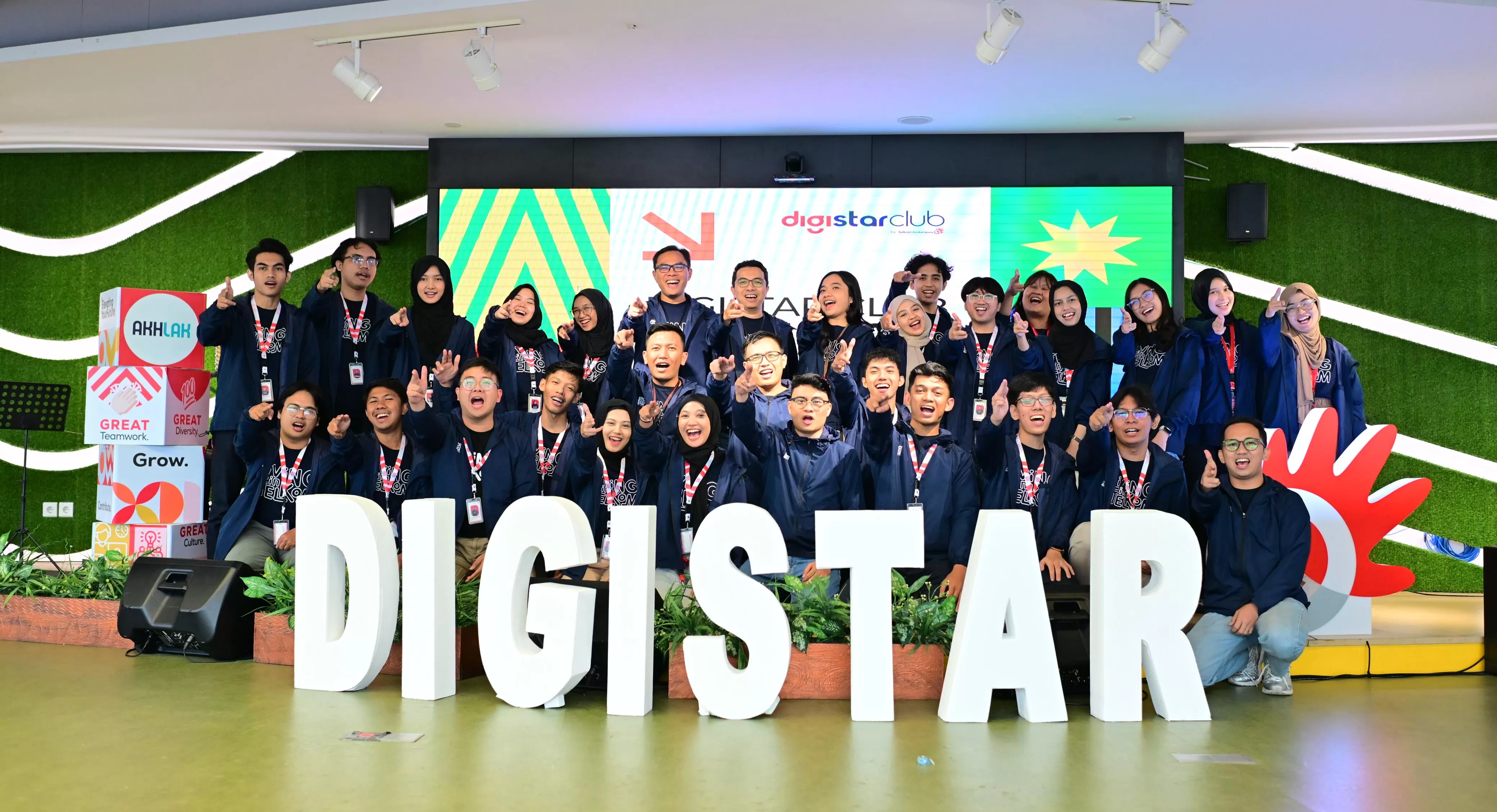 Seluruh tim yang tergabung dalam Digistar pada ajang DigiHack 2025: Expanding Digital Horizons with TelkomGroup.