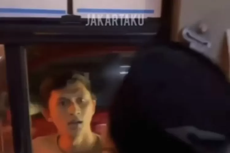 Kasus pemukulan pengemudi bus Transjakarta dilaporkan ke Polda Metro Jaya (Instagram/@memomedsos)