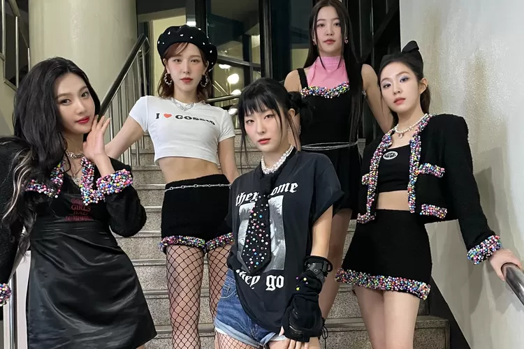 Red Velvet mencetak sejarah baru dengan album 'The ReVe Festival 2022 - Birthday' (Twitter @RVsmtown)