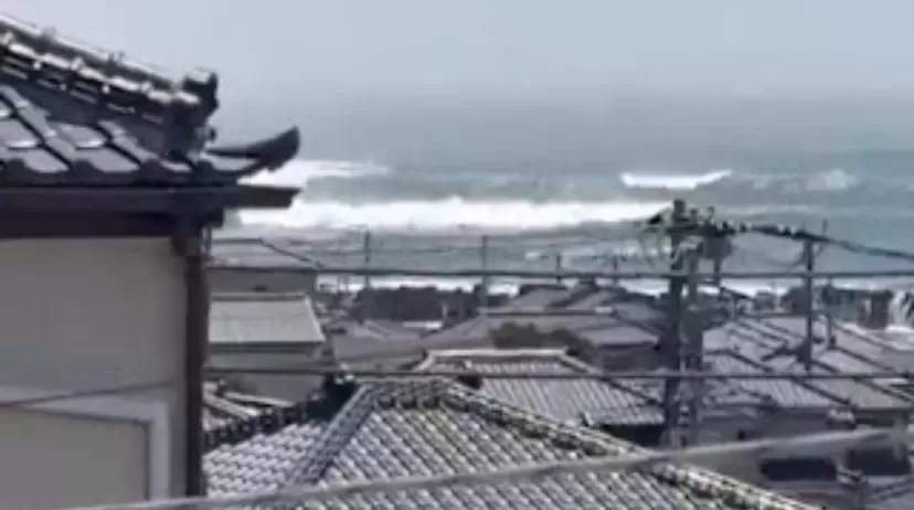 Tangkapan layar rekaman video amatir yang disebut sebagai gelombang tsunami di pesisir pantai Jepang, pada Rabu, 30 Juli 2025. 