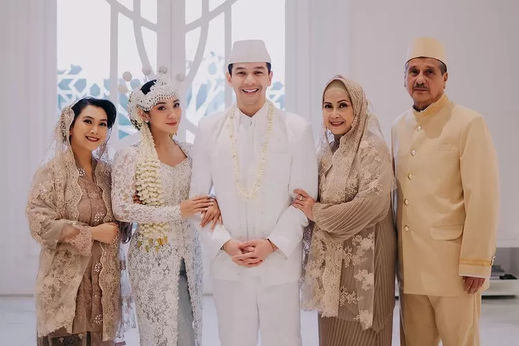 Dinda Kirana menikah dengan Johnathan Frinzzy?  ((instagram/@dindakirana.s))