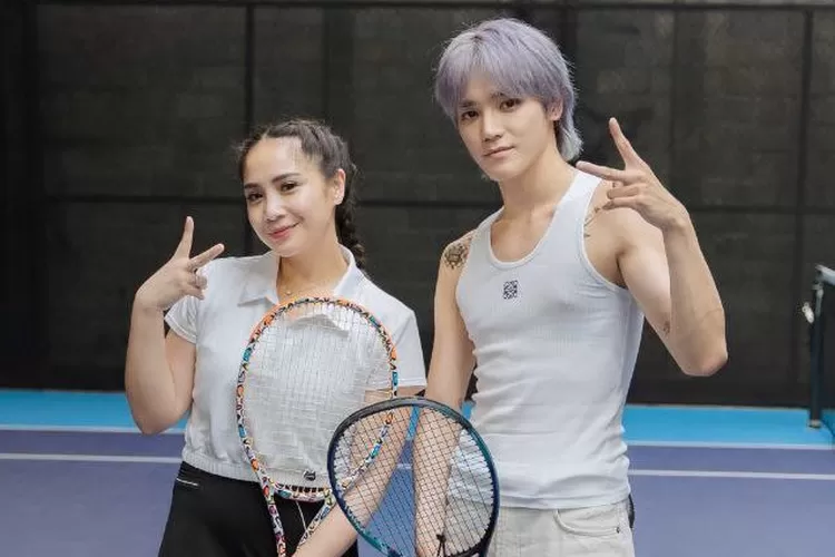 Taeyong NCT dan Nagita Slavina bermain tennis bersama (Instagram @raffinagita1717)