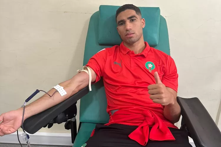 Sejumlah pemain timnas Maroko donorkan darah untuk korban gempa di Maroko (Twitter @AchrafHakimi)