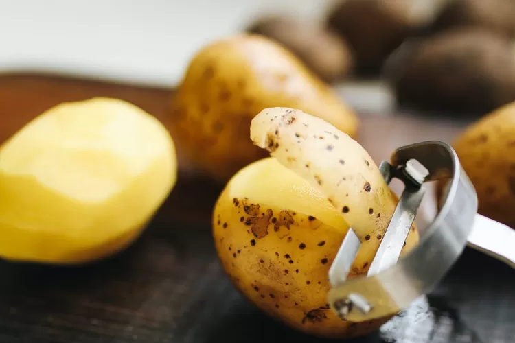 Manfaat kulit kentang bagi kesehatan tubuh (Pexels/Polina Tankilevitch)