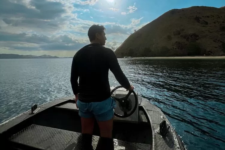 Bagikan Foto Liburan di Labuan Bajo, Netizen Minta Harris Vriza Bawa Cut Syifa Ke KUA (Gorajuara.com/dok: Instagram @harrisvriza)