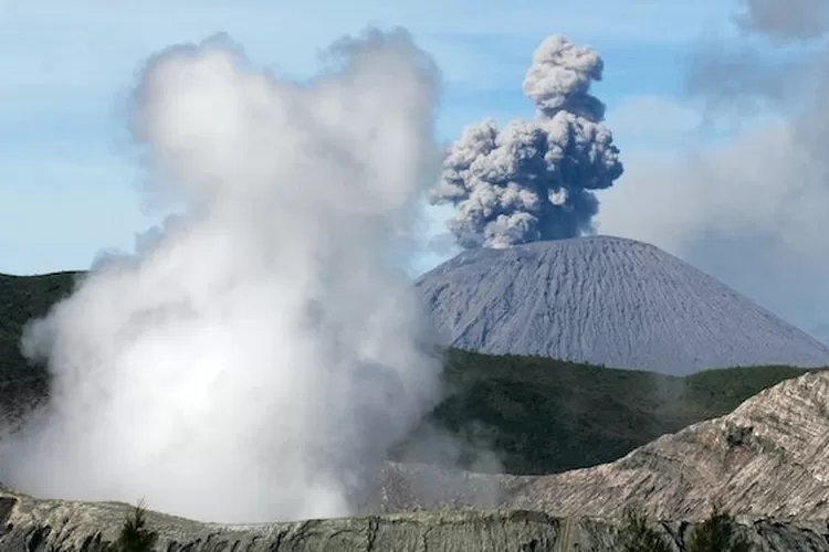 WASPADA! Status Gunung Semeru Menjadi Awas, Erupsi Kembali Terjadi (pexels.com/Jeffry Surianto)