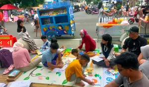 Gelar Lapak di CFD, Komunitas Samperin Buku Jombang Hidupkan Minat Baca Anak