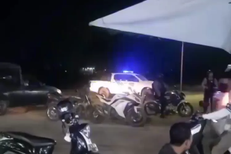 Polisi dan TNI berjaga di Jembatan Lalove Palu. Foto: Istimewa