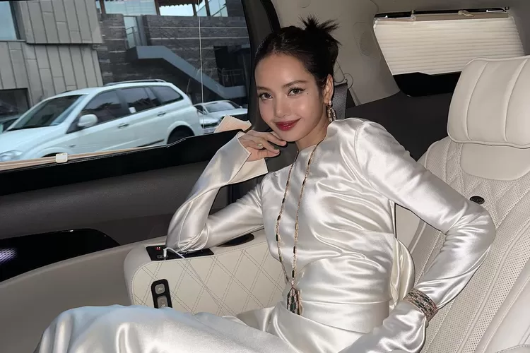 Lisa BLACKPINK dikabarkan tengah berkencan dengan Frederic Arnault (Instagram @lalalalisa_m)