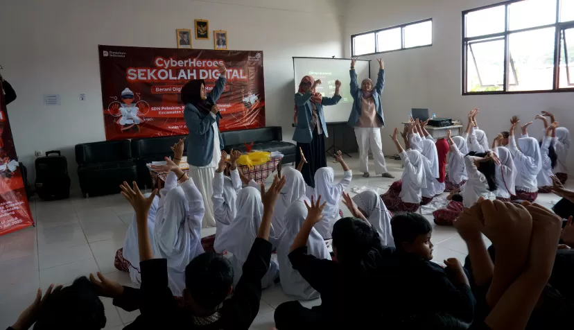 &ldquo;CyberHeroes: Sekolah Digital&rdquo; yang dilaksanakan di SDN Sukapura 02, Kabupaten Bandung dan SDN Pelesiran, Kota Bandung yang berlangsung pada 15 dan 17 Juli 2025.