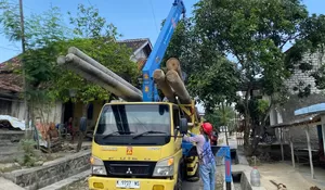 PLN Rembang Tanggap Cepat Usulan Warga, Kirim dan Pasang Tiang Listrik di Sendangagung