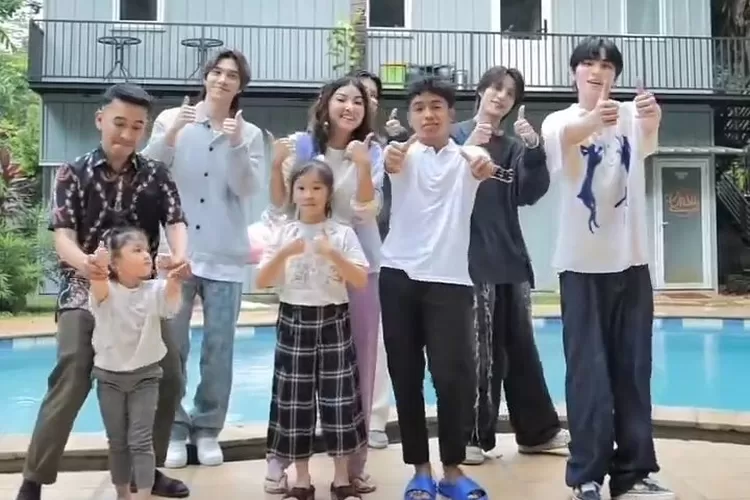 WayV joget bareng Sarwendah dan Ruben Onsu (Tangkapan layar)