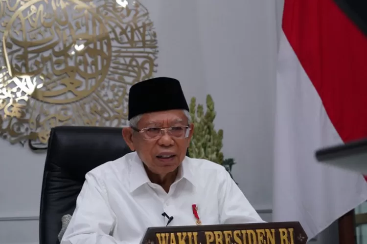 akil Presiden, KH Ma&rsquo;ruf Amin, memberikan pengarahan bagi mahasiswa baru Universitas Merdeka Malang melalui konferensi video dari rumah dinas di Jakarta, Selasa (14/9/2021). (ANTARA/Asisten Deputi KIP Sekretariat Wakil Presiden )