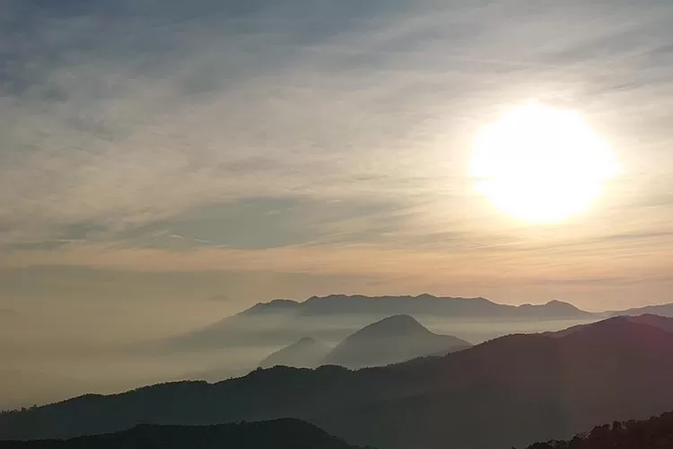 Ini rekomendasi spot lihat sunrise di Ciwidey. (CC Ayobogor.com/Andam Rukhwandi R)