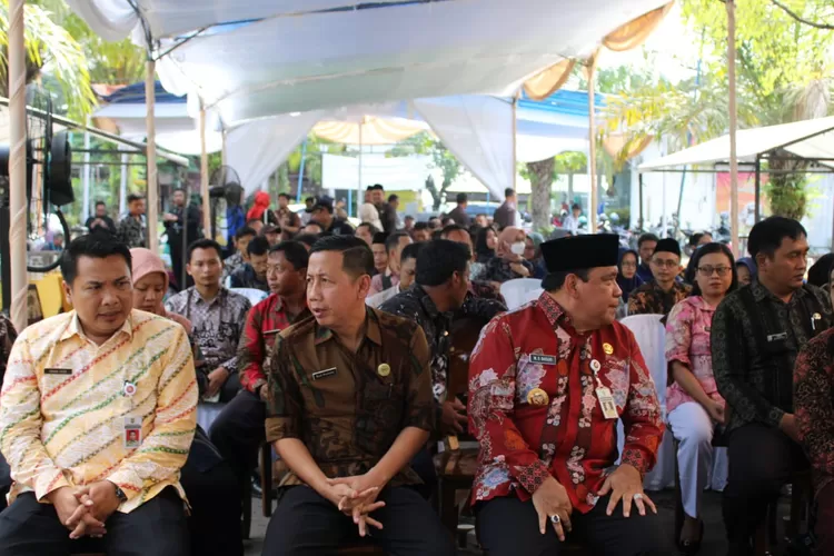 Ketua Fosekdesi bersama Wakil Bupati Kendal saat halal bi halal di Six Water Weleri, Kamis 4 Mei 2023. (Edi Prayitno/Kontributor Kendal)