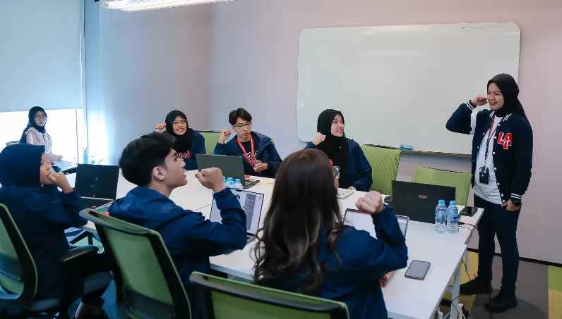 Para peserta Digistar Class Intern batch pertama yang digelar PT Telkom.