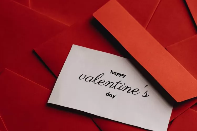 Ilustrasi, kumpulan pantun Hari Valentine untuk pacar dan sahabat (Pexels/ alleksana)
