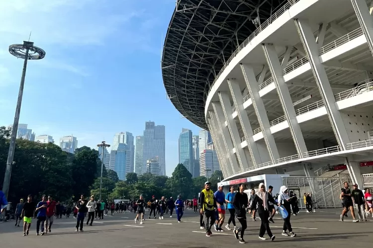 Kualitas Udara Buruk di Jakarta dan Sekitarnya Ancam Aktivitas Lari  Masyarakat di Area Gelora Bung Karno - Jatim Hari Ini