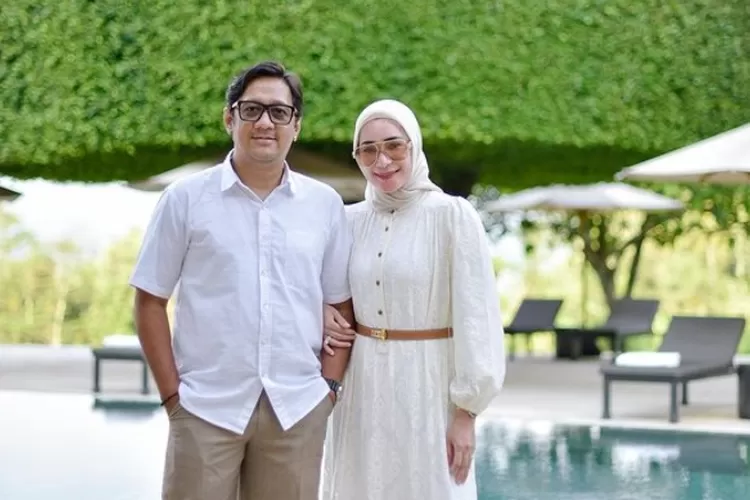 Potret Andre Taulany dan sang istri