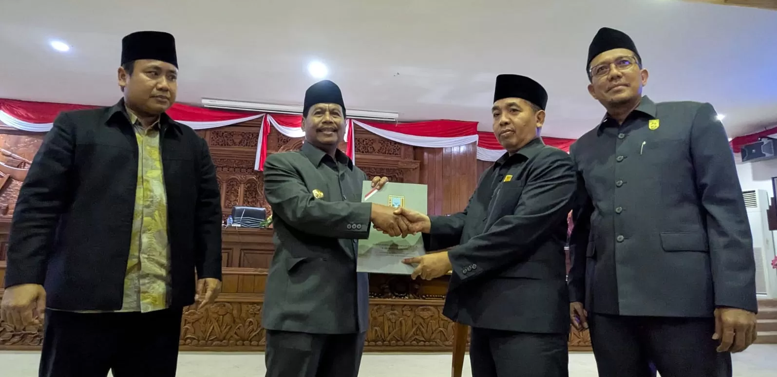 DPRD Kabupaten Rembang bersama Pemerintah Kabupaten Rembang menyetujui Rancangan Peraturan Daerah (Raperda) APBD Kabupaten Rembang Tahun 202