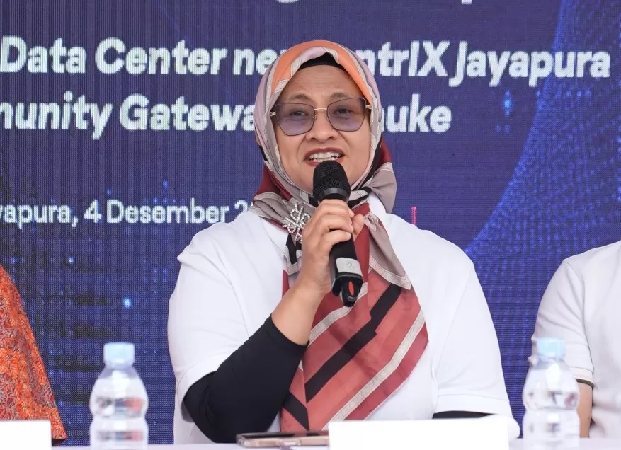 Direktur Utama Telkom Dian Siswarini saat acara Press Conference peresmian fasilitas edge data center neuCentrIX Telkom ke-28 yang berlokasi di Jayapura, Papua pada Kamis (4/12).
