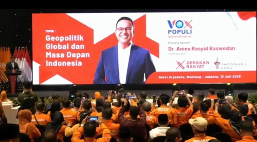 Anies Baswedan saat berpidato dalam Rapat Pimpinan Nasional (Rapimnas) I Gerakan Rakyat di Hotel Aryaduta, Jakarta Pusat, Minggu 13 Juli 2025.