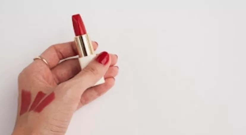 Foto ilustrasi lipstik warna merah merona dan rekomendasinya. 