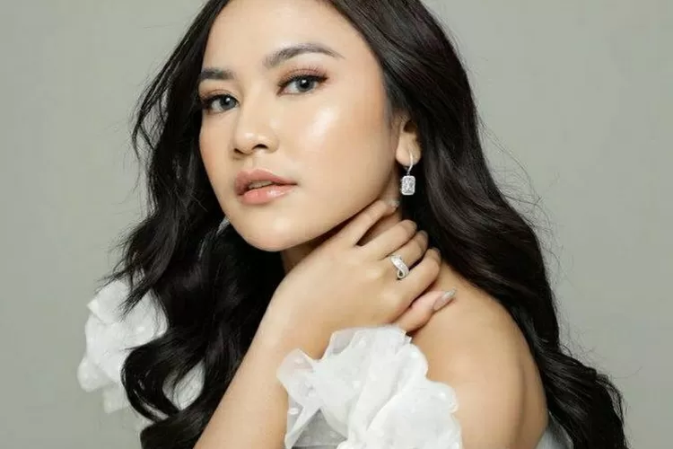 Mahalini seolah memberikan teka-teki dan juga jawaban siapalah yang akan mengalah (Sumber: Instagram @mahaliniraharja / Pratama)