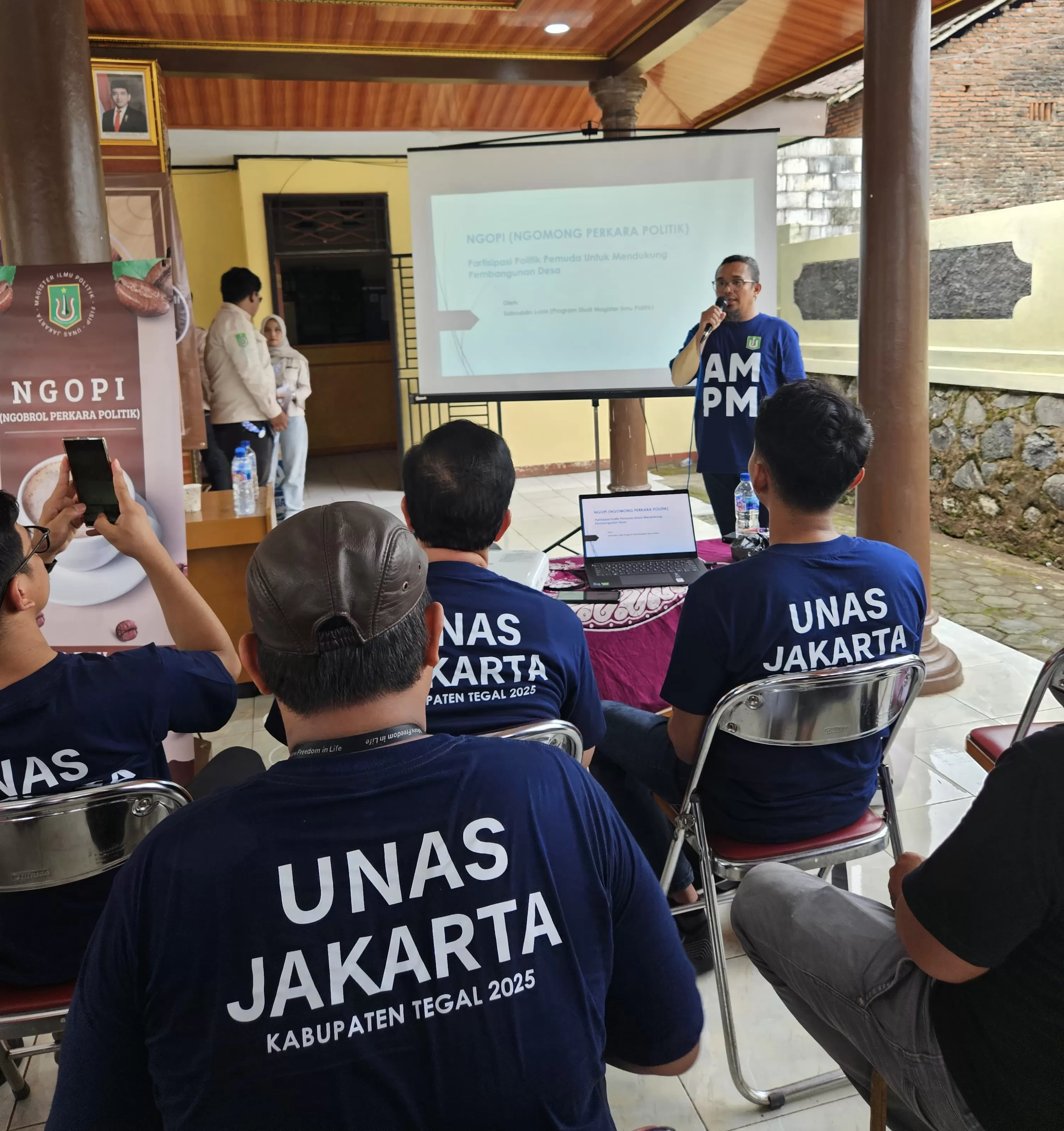 Magister Ilmu Politik UNAS melaksanakan Pengabdian Masyarakat di Tegal, dengan pelatihan pemuda menjadi barista.