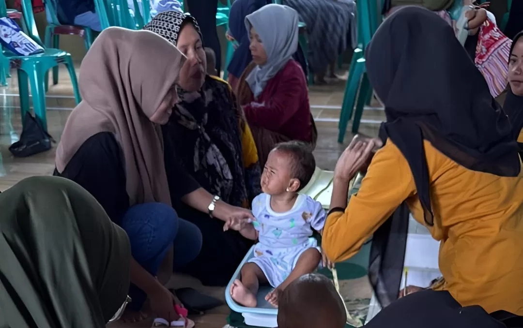 Kegiatan pemantauan perdana berbasis aplikasi Stunting Action Hub di Posyandu Desa Domiyang, Pekalongan, pada (8/10).