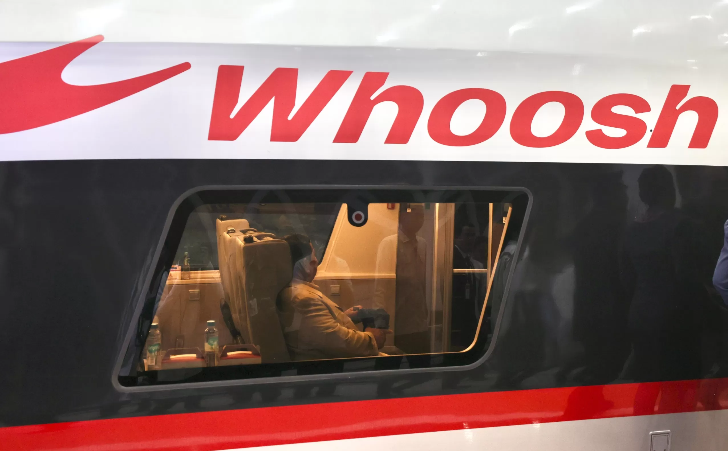 Presiden Prabowo Subianto bertolak menuju Bandung, Jawa Barat, dengan kereta cepat Whoosh. Proyek tersebut kini membenani keuangan BUMN seperti KAI dan WIKA. (Dok: Satpres)