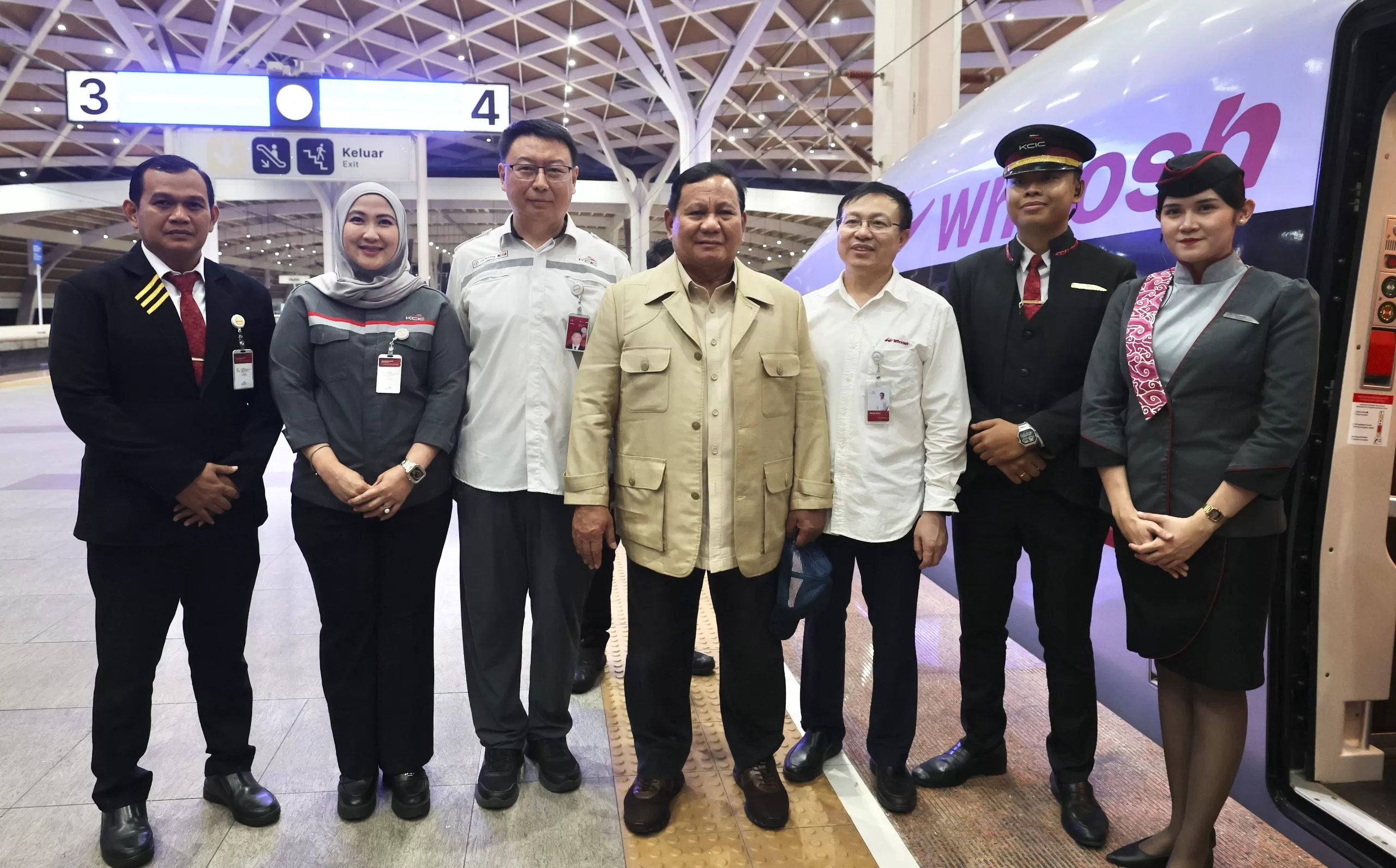 Presiden Prabowo Subianto bertolak menuju Bandung, Jawa Barat, dengan menggunakan kereta cepat Whoosh.