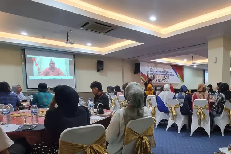Andre Rosiade memberikan sambutan sekaligus membuka Sosialisasi Peran Pertamina Hulu Energi (PHE) di Hotel Truntum Padang, Kamis (31/8/2023).