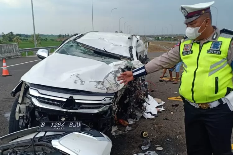 Hasil olah TKP kejadian kecelakaan Vanessa Angel dan suaminya Bibi Ardiansyah menemukan fakta baru. (PJR Jatim)