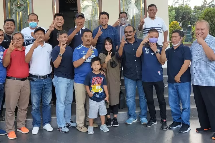  Umuh bersama para pengurus askab/askot PSSI dan klub/Gorajuara.com/Rivan Risman
