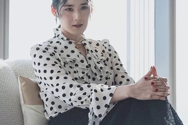 Jung Eun Chae Menjadi Seorang Putri Kaya yang Polos dalam Drama &lsquo;Anna&rsquo; (Gorajuara.com/ Instagram Coupang Play @coupangplay)