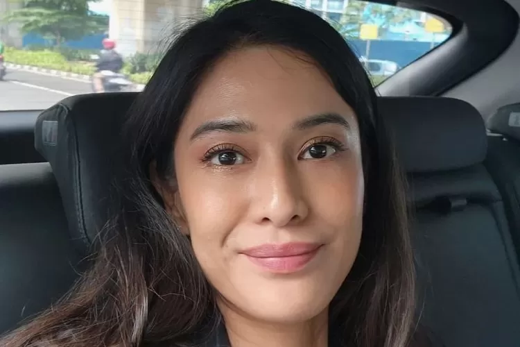 Dian Sastrowardoyo berbagi rahasia cantik dirinya, yakni rawat muka sebelum ada masalah dan dimulai pada usia 20 tahunan (Instagram Dian Sastrowardoyo)