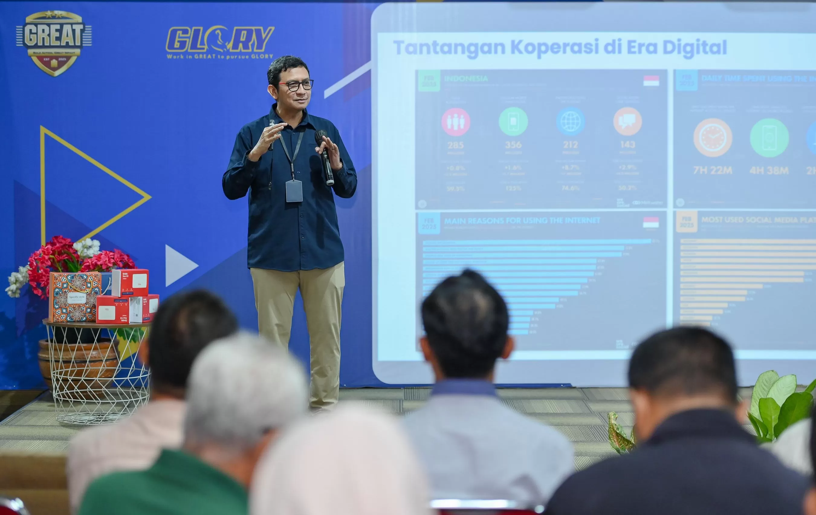 Executive Vice President Telkom Regional 2 Edie Kurniawan saat memberikan paparan pada acara sosialisasi platform digital untuk KD/ KMP di Tangerang.