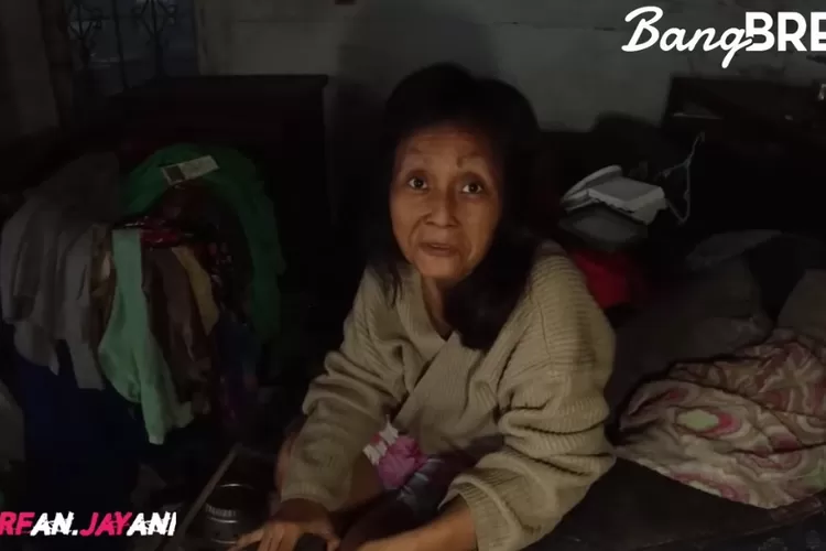 Diah Risti Kusuma Putri atau yang lebih dikenal dengan Mbak Putri Mantan model majalah dewasa kini hidupnya berubah drastis. (Kanal Youtube Bang Brew TV)