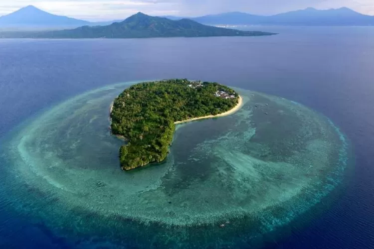 Menikmati Keindahan Pulau Siladen: Surga Tersembunyi di Taman Nasional  Bunaken - Wanodia