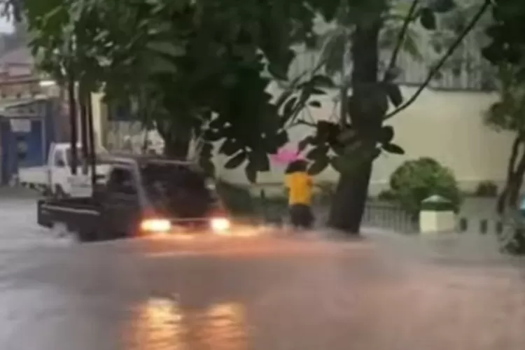 Akibat hujan semalam, 21 RT dan 3 ruas jalan di Jakarat terendam banjir