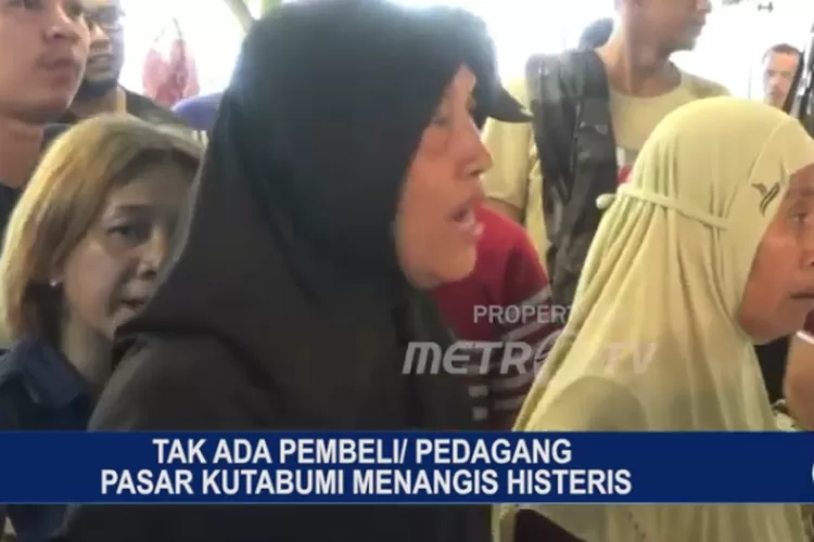 Pedagang Pasar Kutabumi Tangerang Banten menangis histeris tidak ada pembeli, netizen berharap hapus online shop (Tangkap layar Youtube Metro TV)