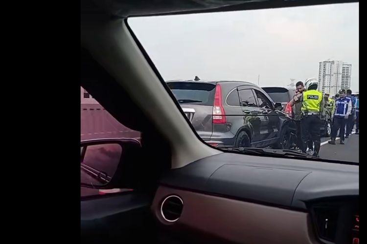 Tragedi Lawan Arus Tol MBZ, Menyebabkan 8 Unit Kendaraan Ringsek Netizen Minta GDW Di Pidanakan