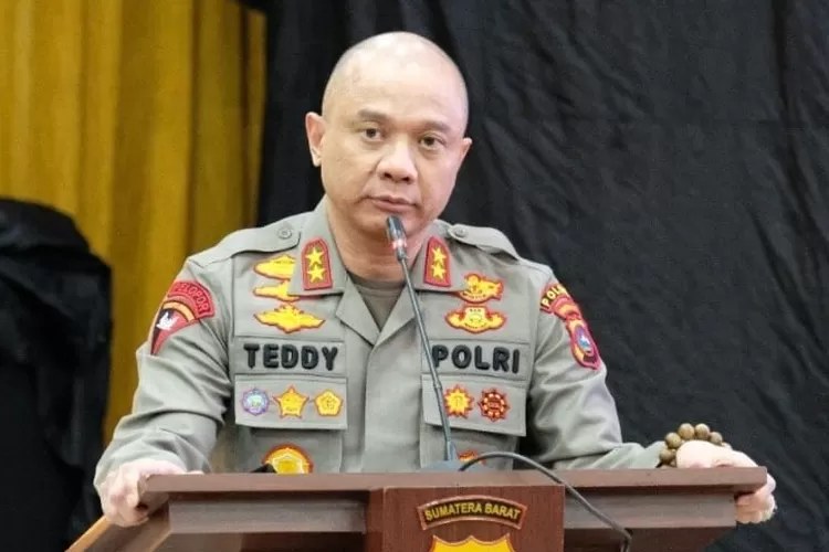 Profil Irjen Teddy Minahasa (IST)