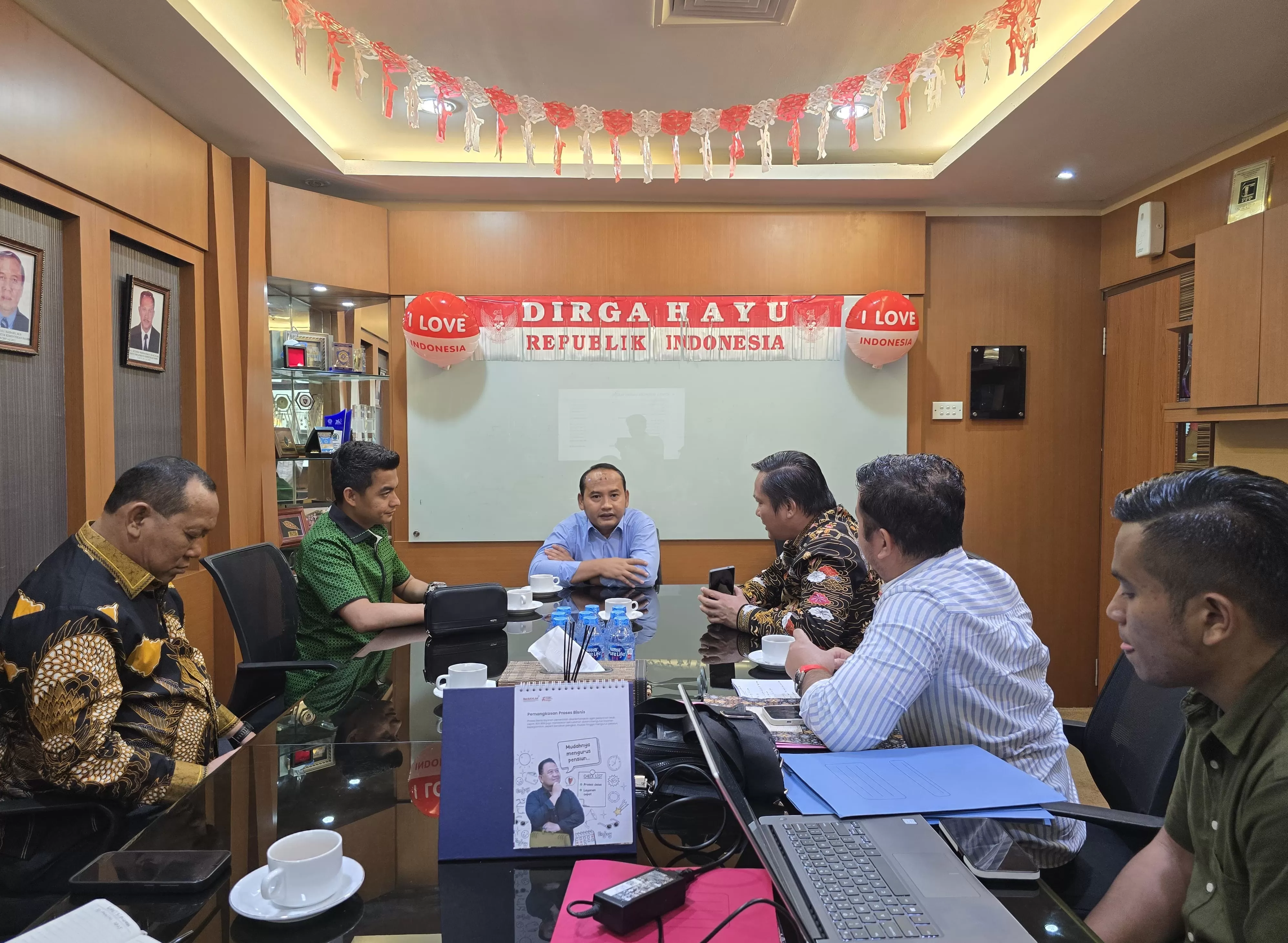 Pemda Nias Barat melakukan pertemuan dengan pihak Kementerian Pendayagunaan Aparatur Negara dan Reformasi Birokrasi.