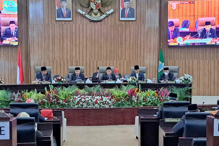 Rapat Paripurna Istimewah mendengarkan Pidato Kenegaraan Presiden Republik Indonesia dalam rangka memperingati HUT ke-78 Kemerdekaan Republik Indonesia, Rabu (16/08/23). (FOTO: Humas DPRD Kota Bekasi)