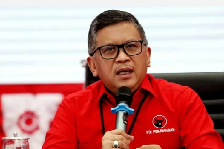Sekjen PDIP,  Hasto Kristiyanto memberikan klarifikasi terkait rumor yang mengaitkan korupsi BTS dengan suami Puan Maharani